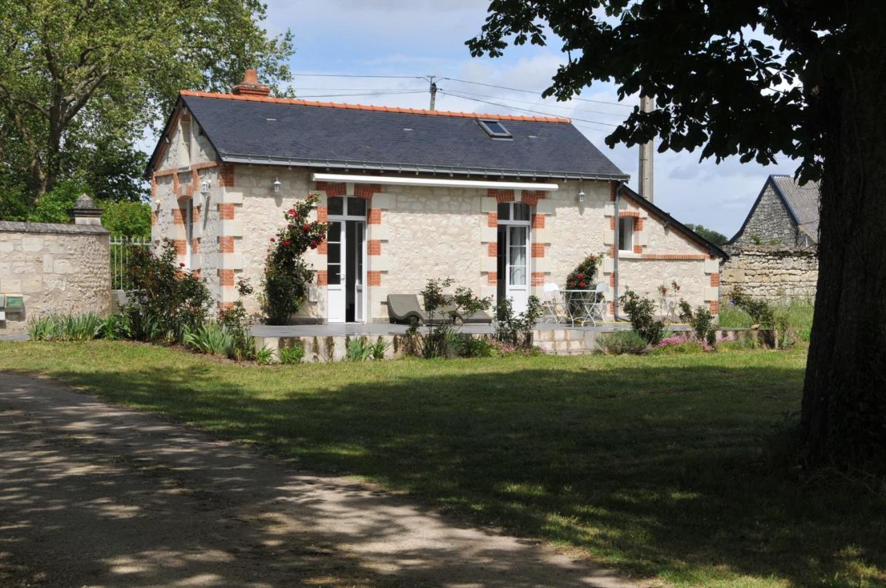 Petite Maison Des Roses - Gite 2 Personnes Brain-sur-Allonnes Exterior photo