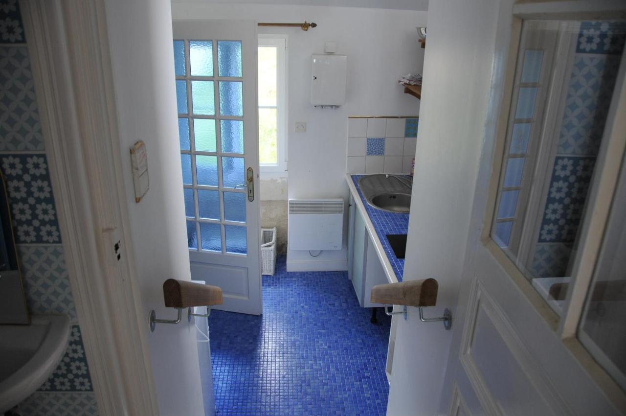 Petite Maison Des Roses - Gite 2 Personnes Brain-sur-Allonnes Exterior photo